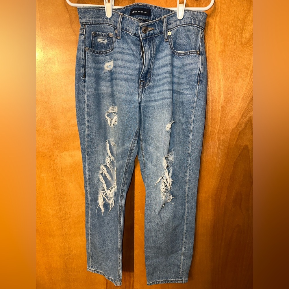 Aeropostale High Rise Distressed  90’s Mom Jeans size 6